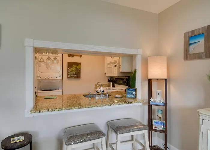 Vibrant Getaway W/ Pool & Access Holiday home *