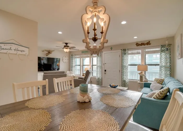 Holiday home Vibrant Getaway W/ Pool & Access *